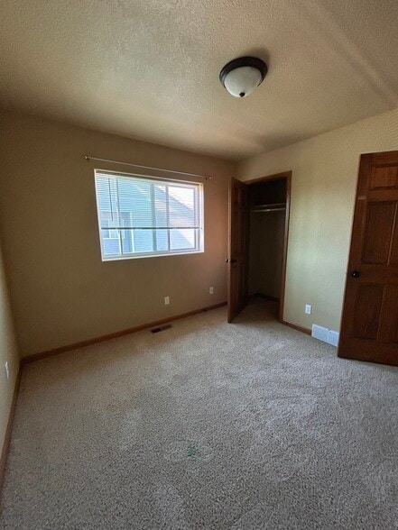 Building Photo - 803 6th St