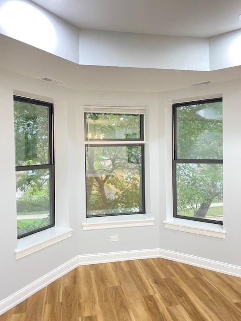 Bay Windows - 1305 E 69th St