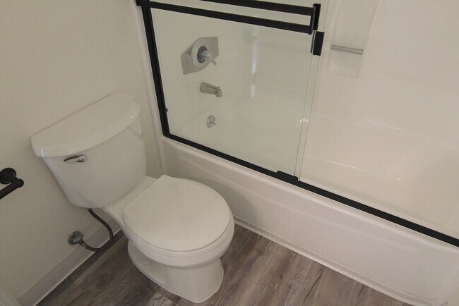 Building Photo - 1450 S Bundy Dr