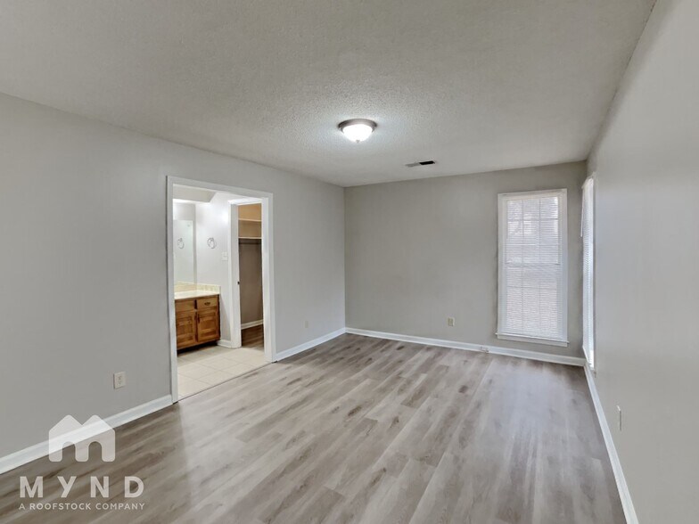 Building Photo - 7376 Charbark Point