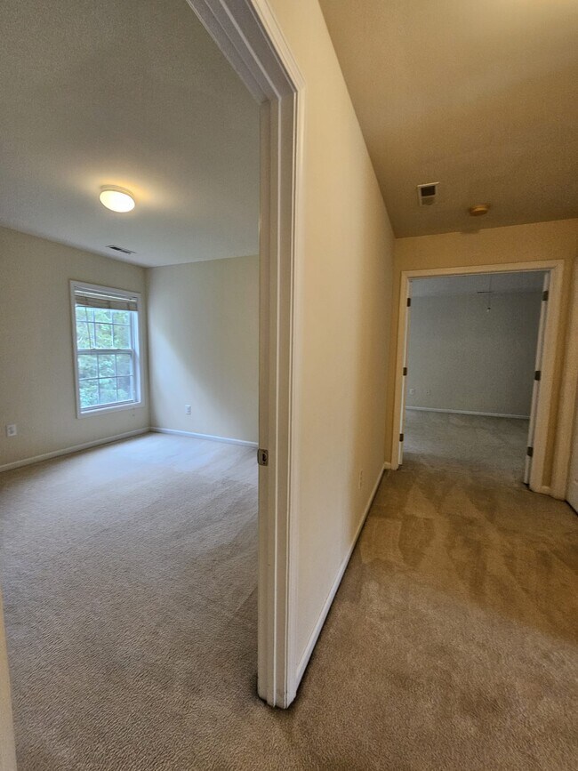 Building Photo - 111 Shairpin Ln