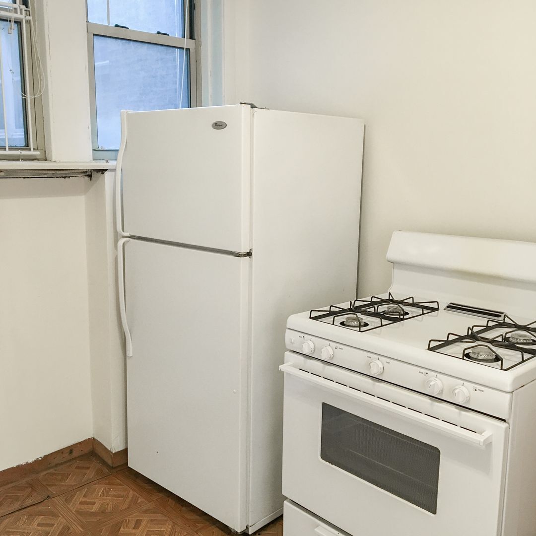 Building Photo - 4811 N Wolcott Ave