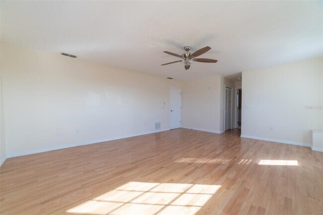 Building Photo - 5521 W Shr Dr