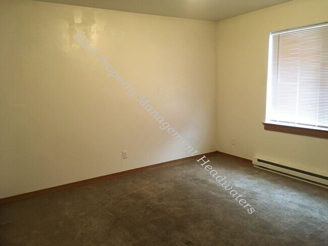 Building Photo - Linden 1408-1410