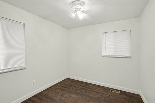 Building Photo - MOVE IN SPECIAL!!! - 1/2 OFF FIRST MONTH'S RENT - SIDE BY SIDE DUPLEX