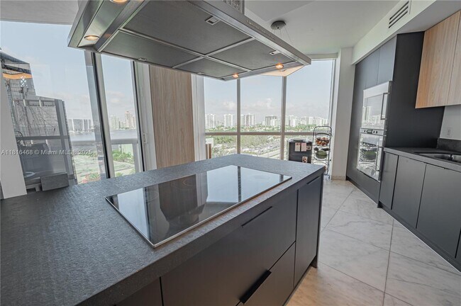 Building Photo - 18201 Collins Ave