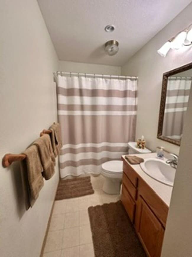Building Photo - Breezy Point Home 3 bedroom, 2 bath, 2 car Garage