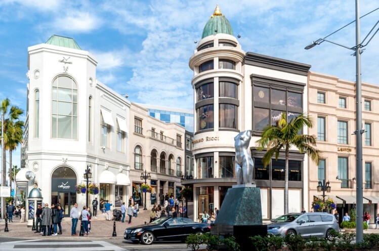 Minutes from Rodeo Dr. - 6078 W 18th St