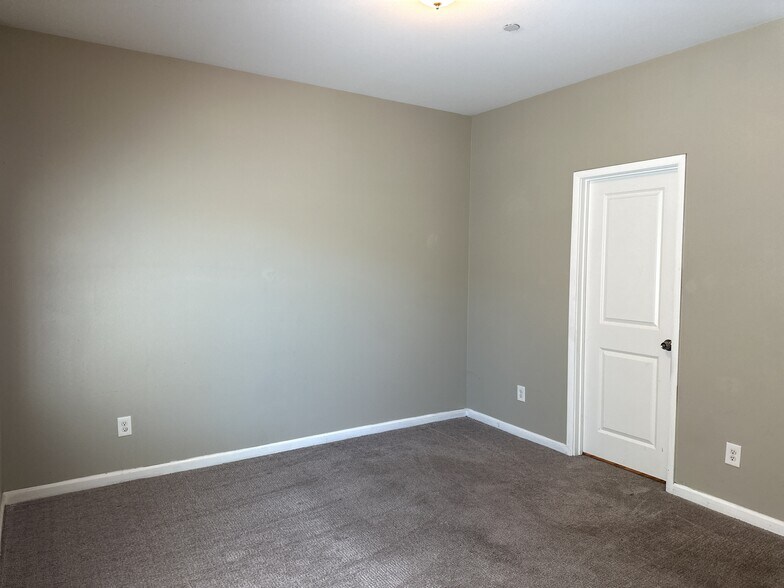 bedroom - 16628 Atlas Ln