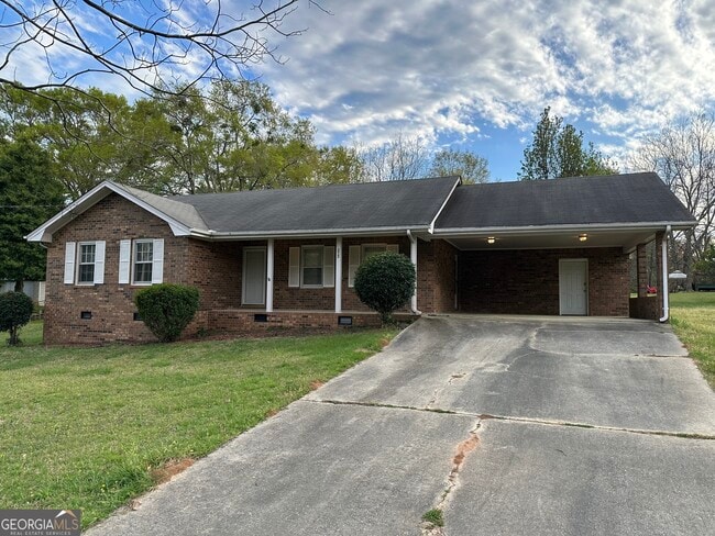 Building Photo - 215 Fayetteville Rd