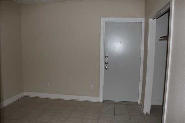 Building Photo - 4003 Stonebridge Dr