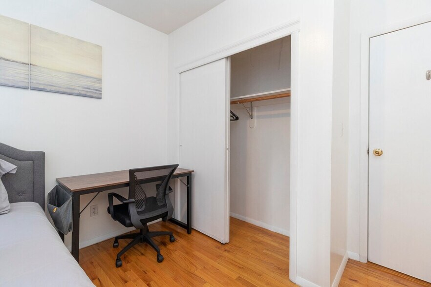 Building Photo - 205 E 95th St