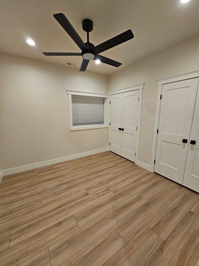 Building Photo - Crapo's 156 Duplex