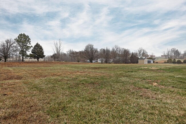 Building Photo - 15 Goldenrod Dr