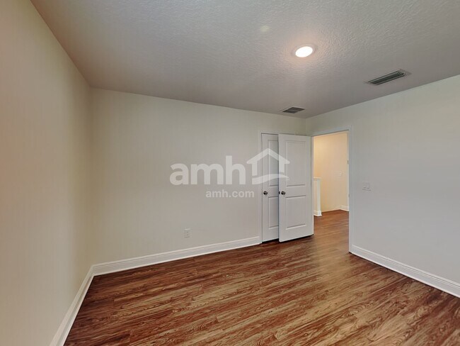 Building Photo - 1158 Sky Lks Dr