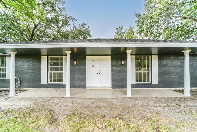 Building Photo - 318 E Mitchell Rd