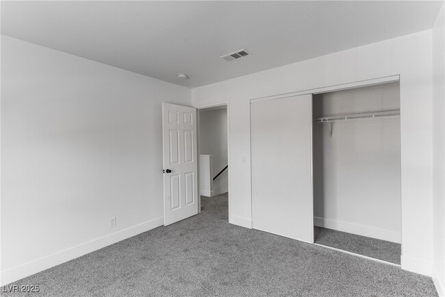 Building Photo - 2819 Briar Knoll Dr