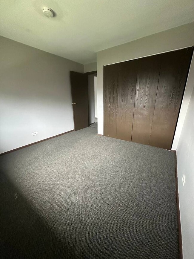 Building Photo - 14803 Kilpatrick Ave