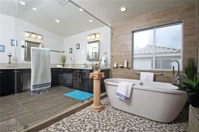 Building Photo - 268 Single Petal St