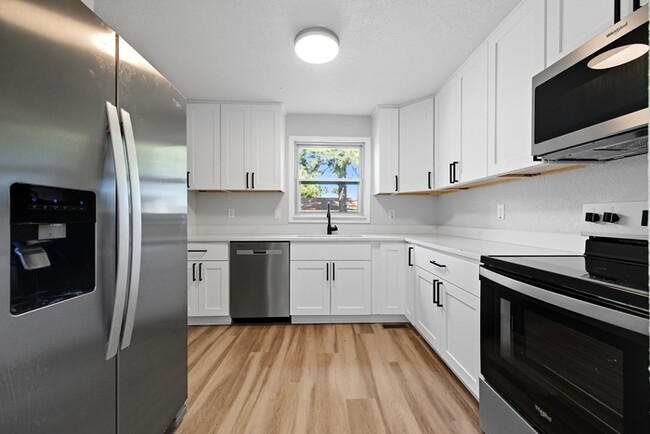 Building Photo - WELCOME TO WILLOUGHBY TERRACE!!!