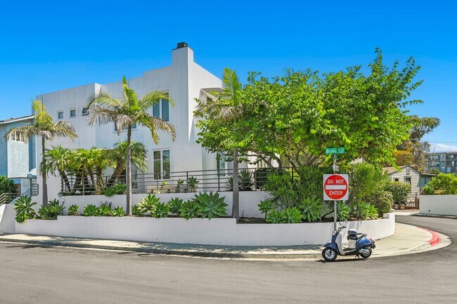 Building Photo - 2700 Barnson Pl