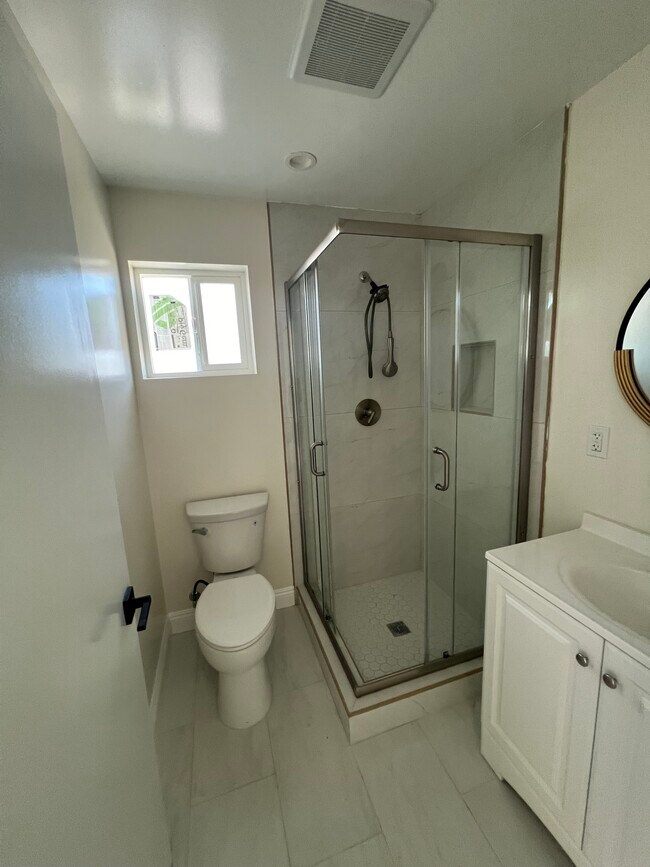 Building Photo - 14826 Vanowen St