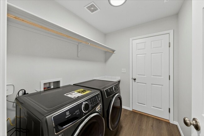 Building Photo - 878 W Jasper St