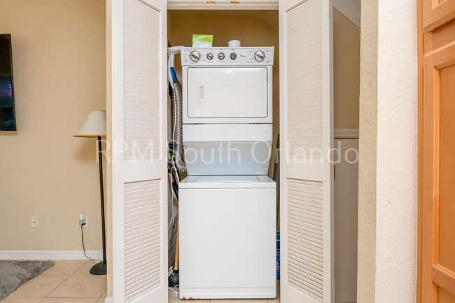 Building Photo - Coral Cay Resort 5/3 furnished or unfurnished