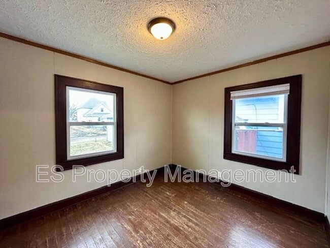 Building Photo - 1840 W Maryland St