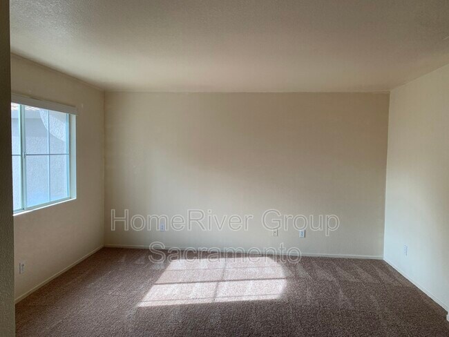 Building Photo - 202 Red Oak Ct