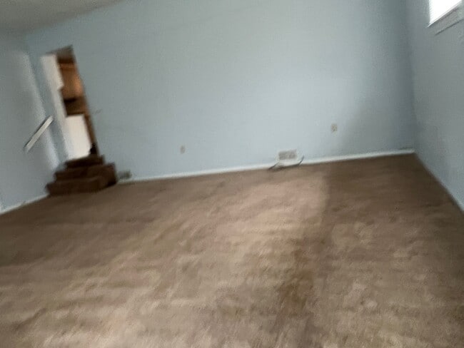 Building Photo - 1602 Camelot Dr