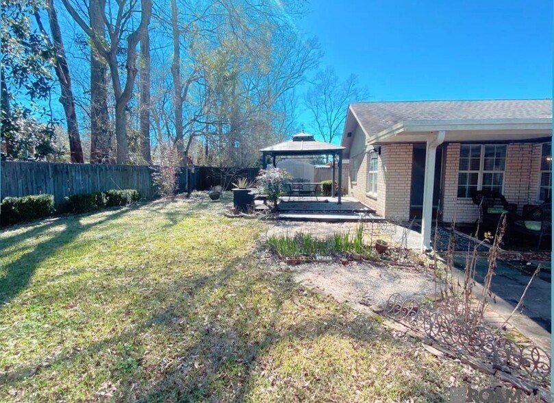 Building Photo - 1320 Briarrose Dr