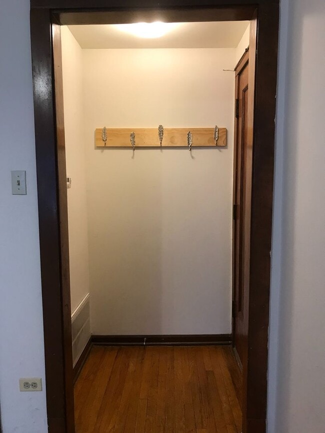 Building Photo - Beautiful Studio Apartment Available for Sublet March 1st