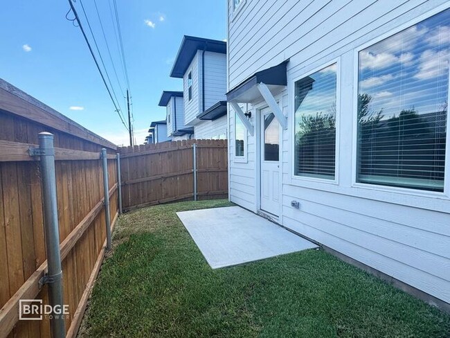 Building Photo - 33166 Willow Hts Ln