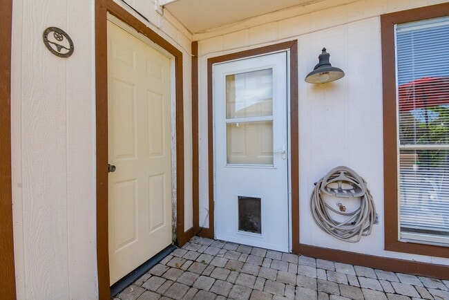 Building Photo - 516 Birdsong Dr