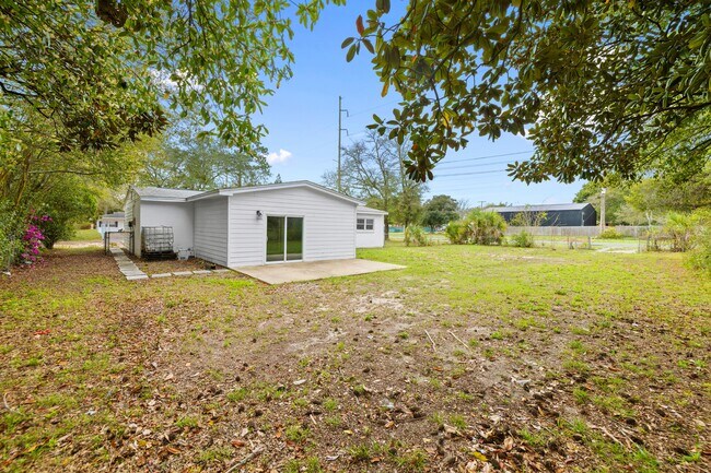 Building Photo - 200 Spencer Dr