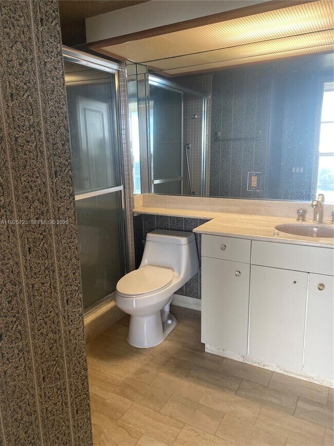 Building Photo - 20515 E Country Club Dr