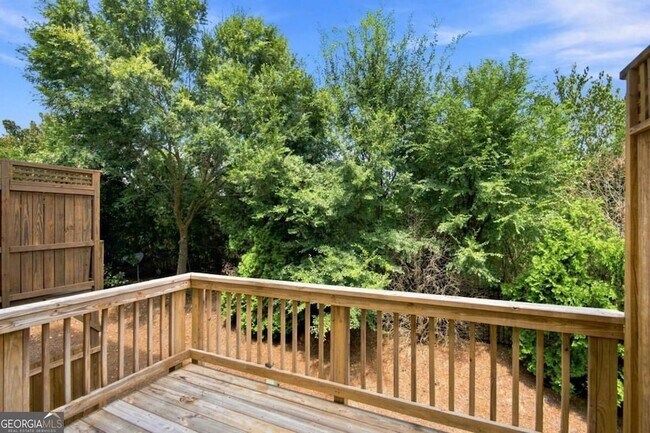Building Photo - 7850 Laurel Crest Dr