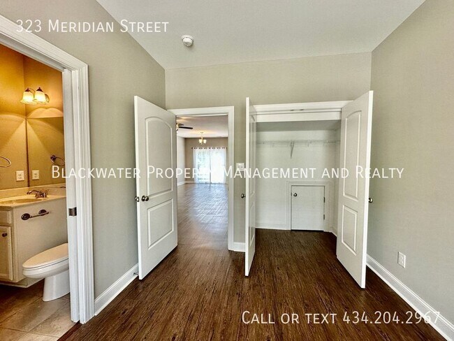 Building Photo - 3 Bedroom Townhouse in Cornerstone!