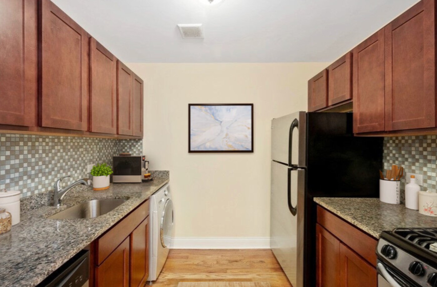 Building Photo - 555 W Arlington Pl