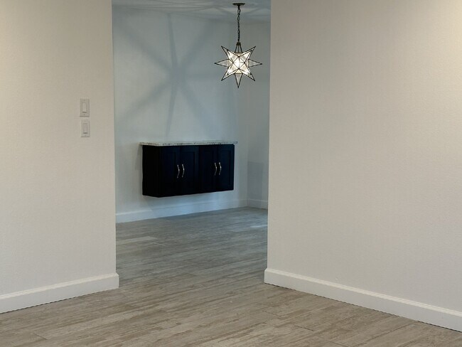 Building Photo - "Charming 2-Bed, 2-Bath North Port Retreat"