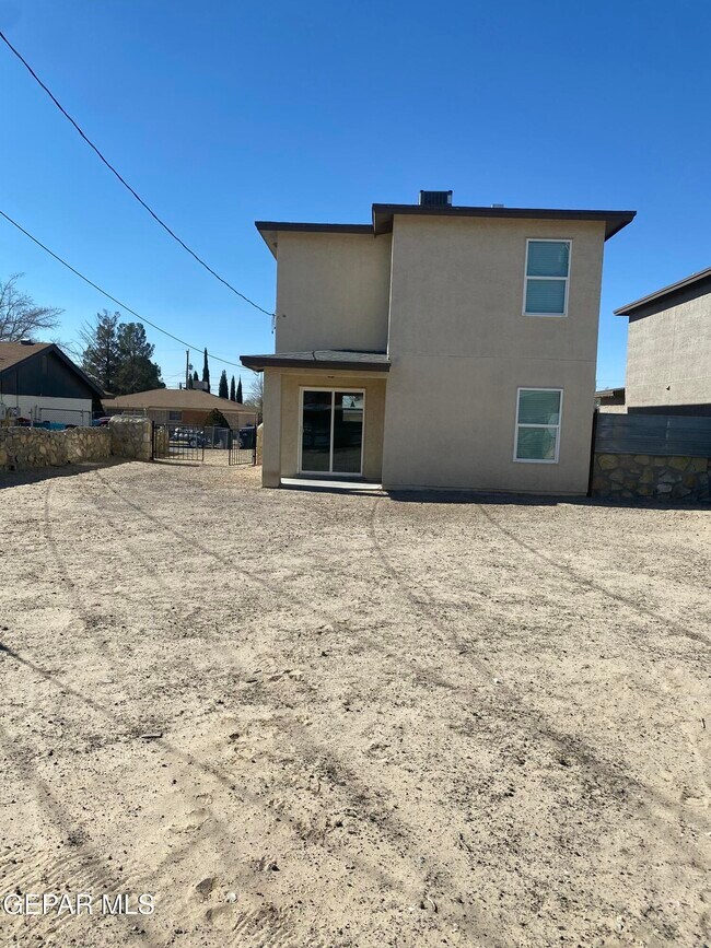 Building Photo - 405 S 7th St