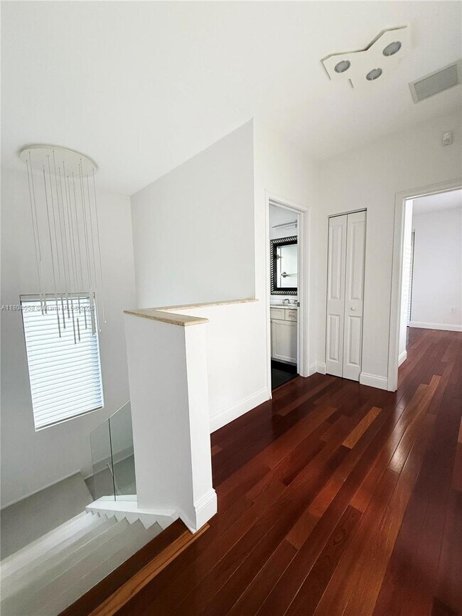 Building Photo - 455 Amalfi Ave