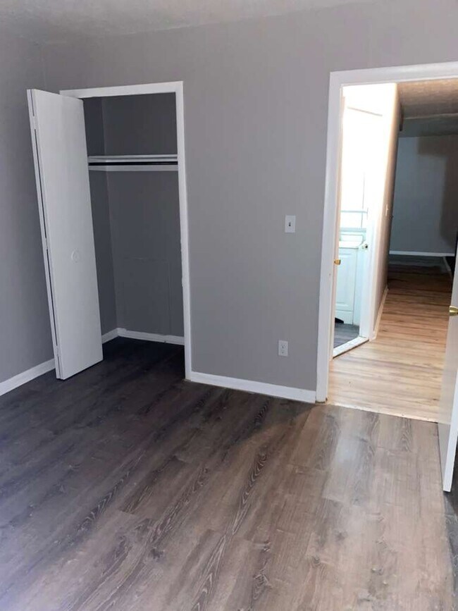 Building Photo - 1885 N Taylor Rd