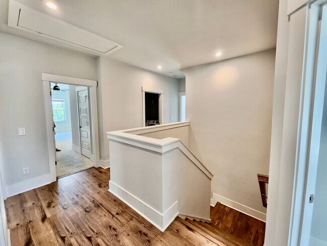 Building Photo - Like new beauty in Point Hope - Charleston