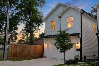 Building Photo - 4714 Fisk St