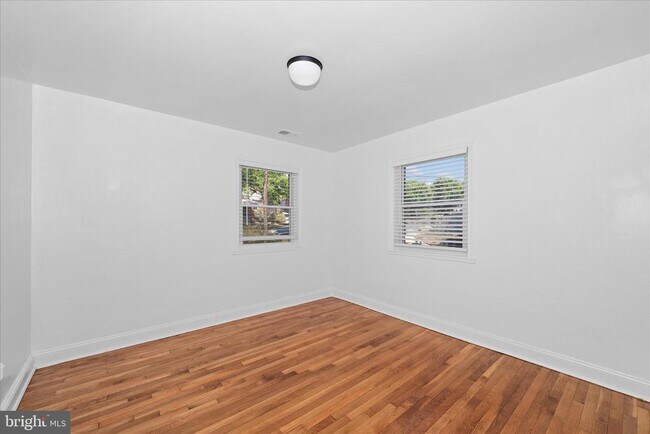 Building Photo - 801 Cox Ave