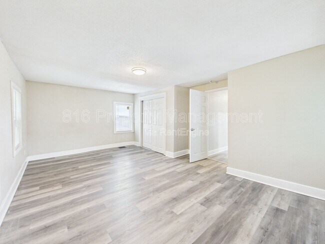 Building Photo - 4417 Wayne Ave