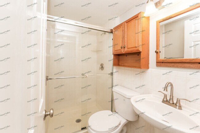 Building Photo - 6039 Sherwood Dr
