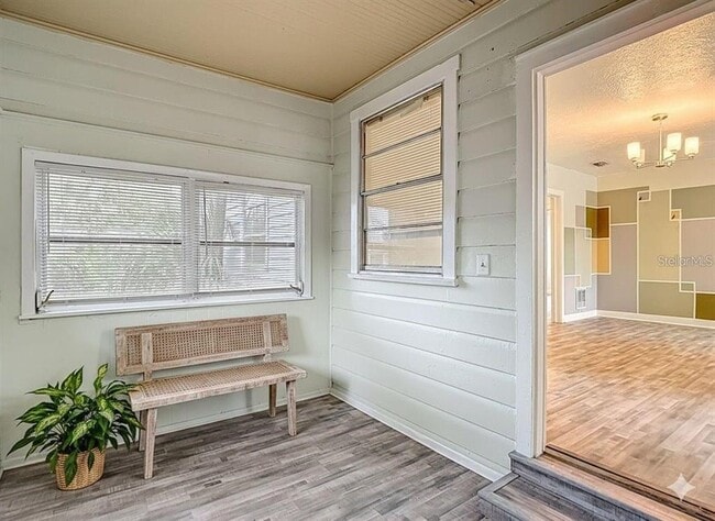 Building Photo - 1008 E 24th Ave